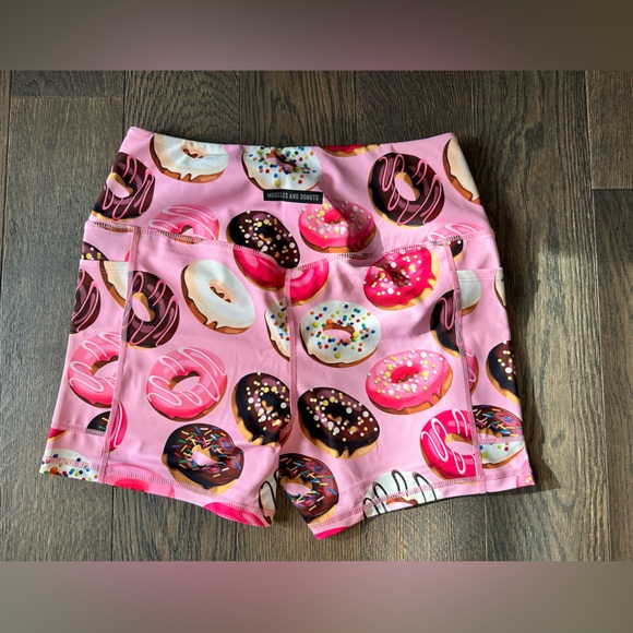Muscles and donuts shorts - Picture 2 of 3